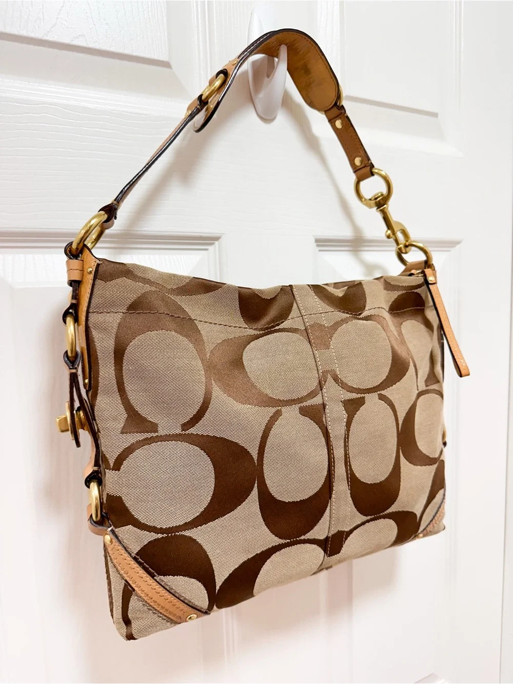 Coach Carly  Shoulder Bag Signature Jacquard Khaki Brown‎ Camel Patent Y2K